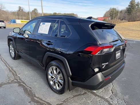 Used 2021 Toyota RAV4 XLE Premium image 13