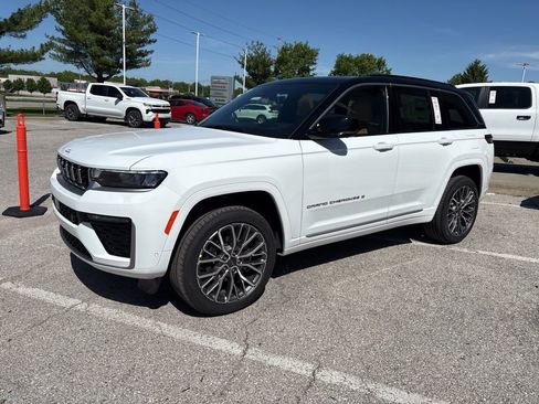 New 2026 Jeep Grand Cherokee Summit AWD/4WD image 14