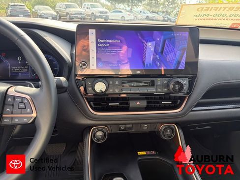 Used 2024 Toyota Grand Highlander AWD Hybrid image 17