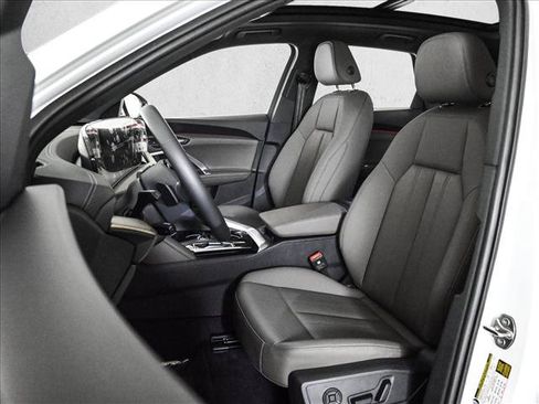 Certified 2025 Audi Q5 Premium w/ Convenience Package AWD/4WD image 17