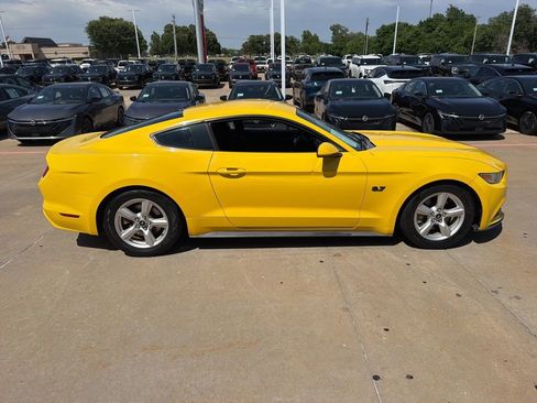 Used 2017 Ford Mustang Coupe RWD image 5