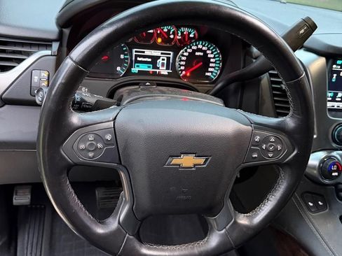 Used 2019 Chevrolet Suburban LT RWD image 13