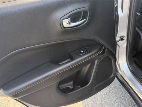 Used 2018 Jeep Compass Latitude w/ Popular Equipment Group AWD/4WD image 23