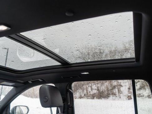 Used 2025 Chevrolet Traverse RS image 14