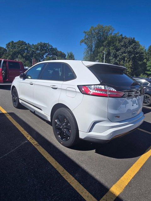 Used 2024 Ford Edge SE w/ Black Appearance Package AWD/4WD image 3