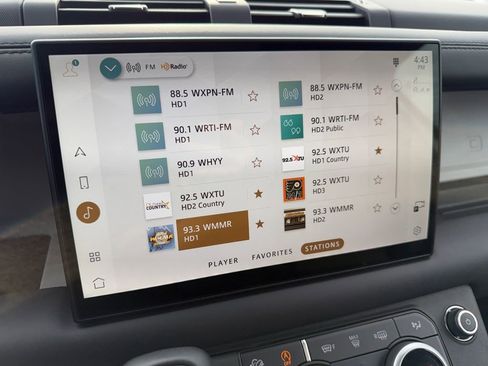 Used 2025 Land Rover Defender 130 X-Dynamic SE image 23