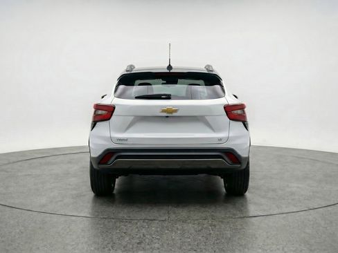 Used 2025 Chevrolet Trax LT FWD image 7
