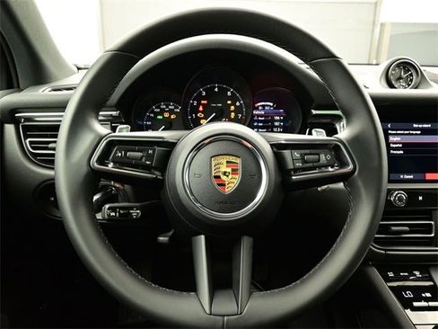 Used 2025 Porsche Macan image 10