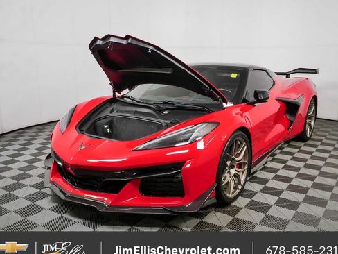 Used 2024 Chevrolet Corvette Z06 w/ Z07 Performance Package RWD image 29