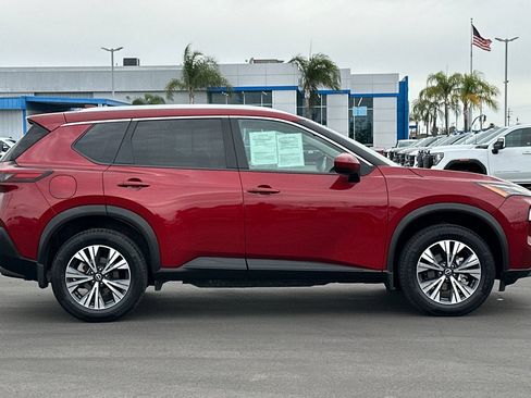 Used 2023 Nissan Rogue SV w/ SV Premium B Package FWD image 3