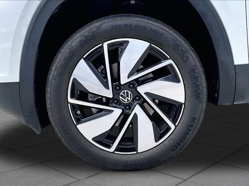 Used 2024 Volkswagen Atlas SE FWD image 11