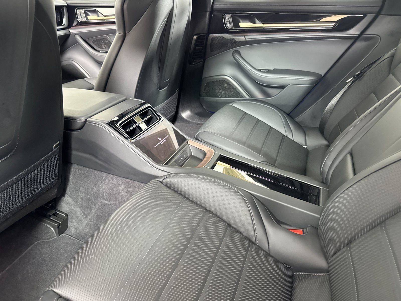Certified 2025 Porsche Panamera RWD image 13