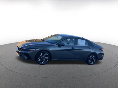 Used 2025 Hyundai Elantra Limited image 7