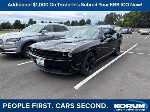 Used 2017 Dodge Challenger R/T RWD image 1