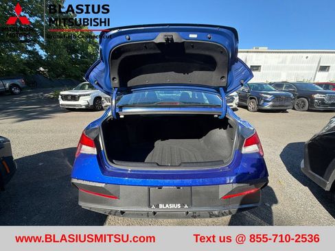 Used 2025 Hyundai Elantra Sport FWD image 39