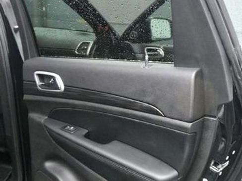 Used 2021 Jeep Grand Cherokee Laredo image 22