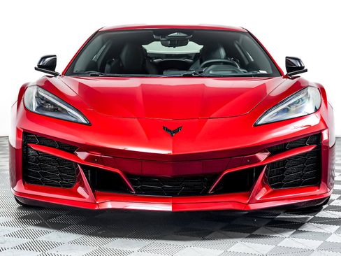 Used 2025 Chevrolet Corvette E-Ray w/ Stealth Interior Trim Package AWD/4WD image 9