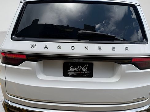 Used 2024 Jeep Wagoneer Series II w/ Flexible Seating Group RWD image 37