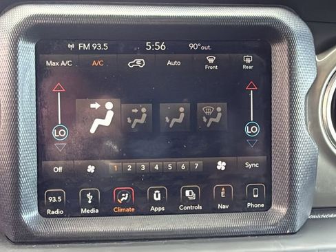 Used 2018 Jeep Wrangler Unlimited Sahara AWD/4WD image 36