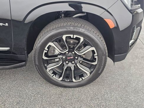 Used 2024 GMC Yukon XL SLT w/ SLT Luxury Package AWD/4WD image 9