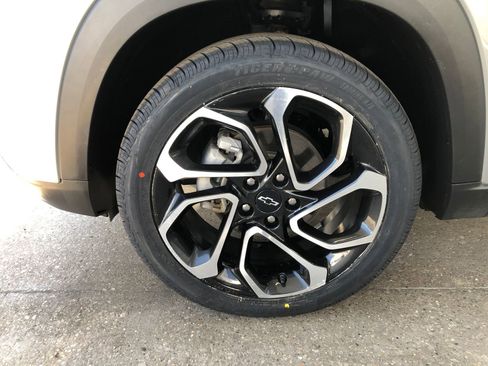 Used 2024 Chevrolet Trax RS w/ Driver Confidence Package FWD image 4