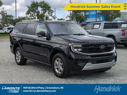 Used 2025 Ford Expedition Platinum w/ Platinum Ultimate Package AWD/4WD image 1