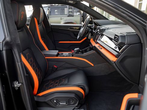 Used 2025 Lamborghini Urus SE AWD/4WD image 35