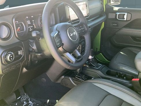 Used 2025 Jeep Gladiator Mojave image 17