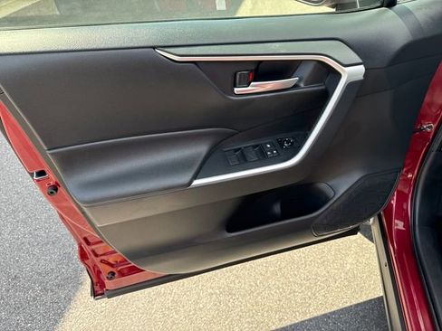 Used 2019 Toyota RAV4 XLE w/ All Weather Liner Package AWD/4WD image 10
