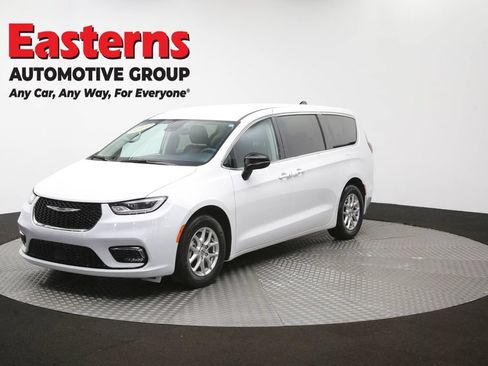 Used 2024 Chrysler Pacifica Touring-L FWD image 56
