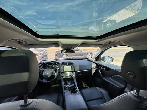 Used 2018 Jaguar F-PACE AWD/4WD image 29
