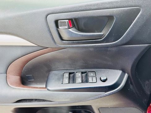 Used 2019 Toyota Highlander LE image 9