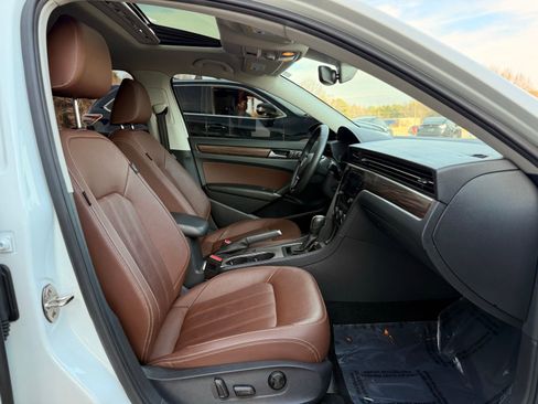 Used 2022 Volkswagen Passat 2.0T image 22