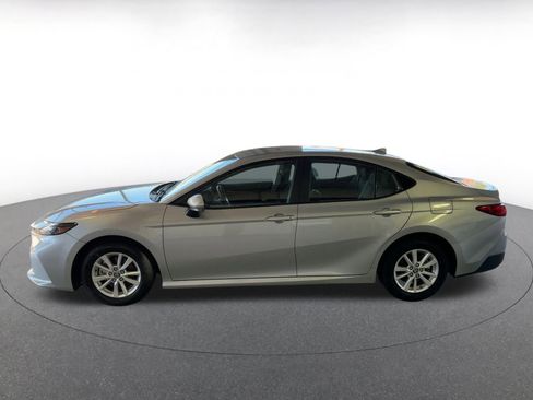 Used 2025 Toyota Camry LE image 10