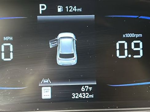 Used 2023 Hyundai Venue Limited FWD image 19