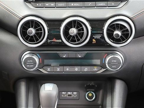 Used 2025 Nissan Sentra SR image 12