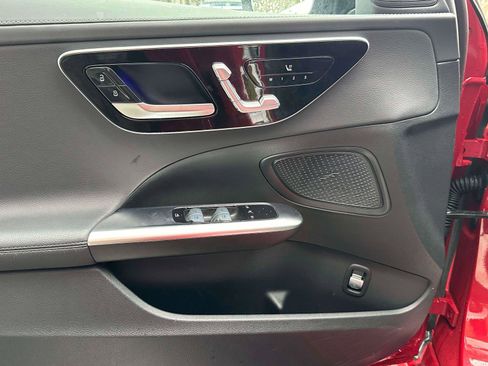 Used 2025 Mercedes-Benz C 300 4MATIC Sedan image 16