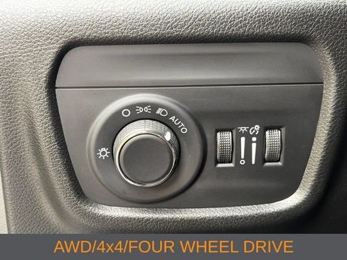 Used 2024 Jeep Grand Cherokee Altitude AWD/4WD image 7
