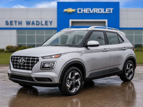 Used 2025 Hyundai Venue SEL FWD image 3