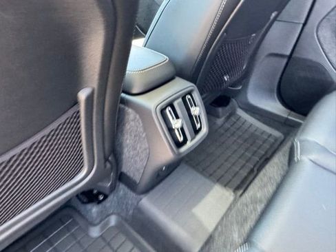 New 2025 Volvo XC40 B5 Core w/ Climate Package image 23