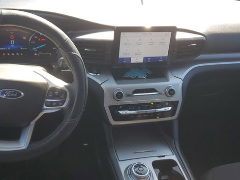 Used 2021 Ford Explorer XLT image 21