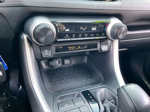 Used 2019 Toyota RAV4 LE AWD/4WD image 22