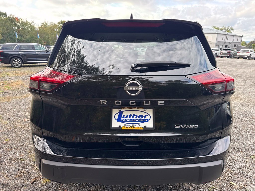 Used 2024 Nissan Rogue SV AWD/4WD image 6