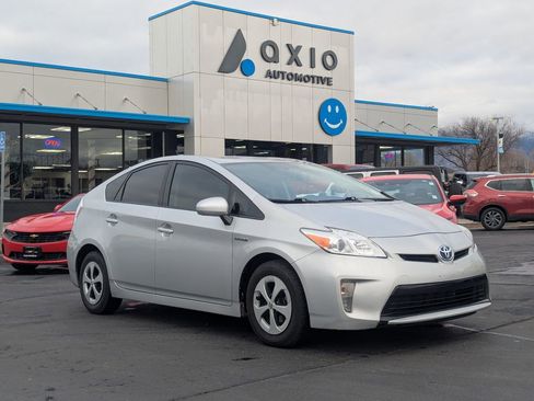 Used 2015 Toyota Prius Two image 1