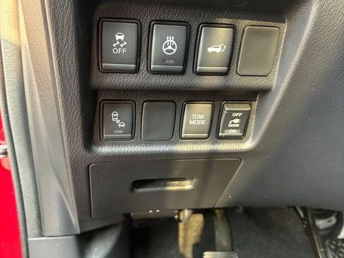 Used 2018 Nissan Pathfinder Platinum AWD/4WD image 15