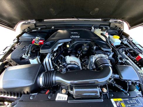 Used 2019 Jeep Wrangler Unlimited Sport AWD/4WD image 12