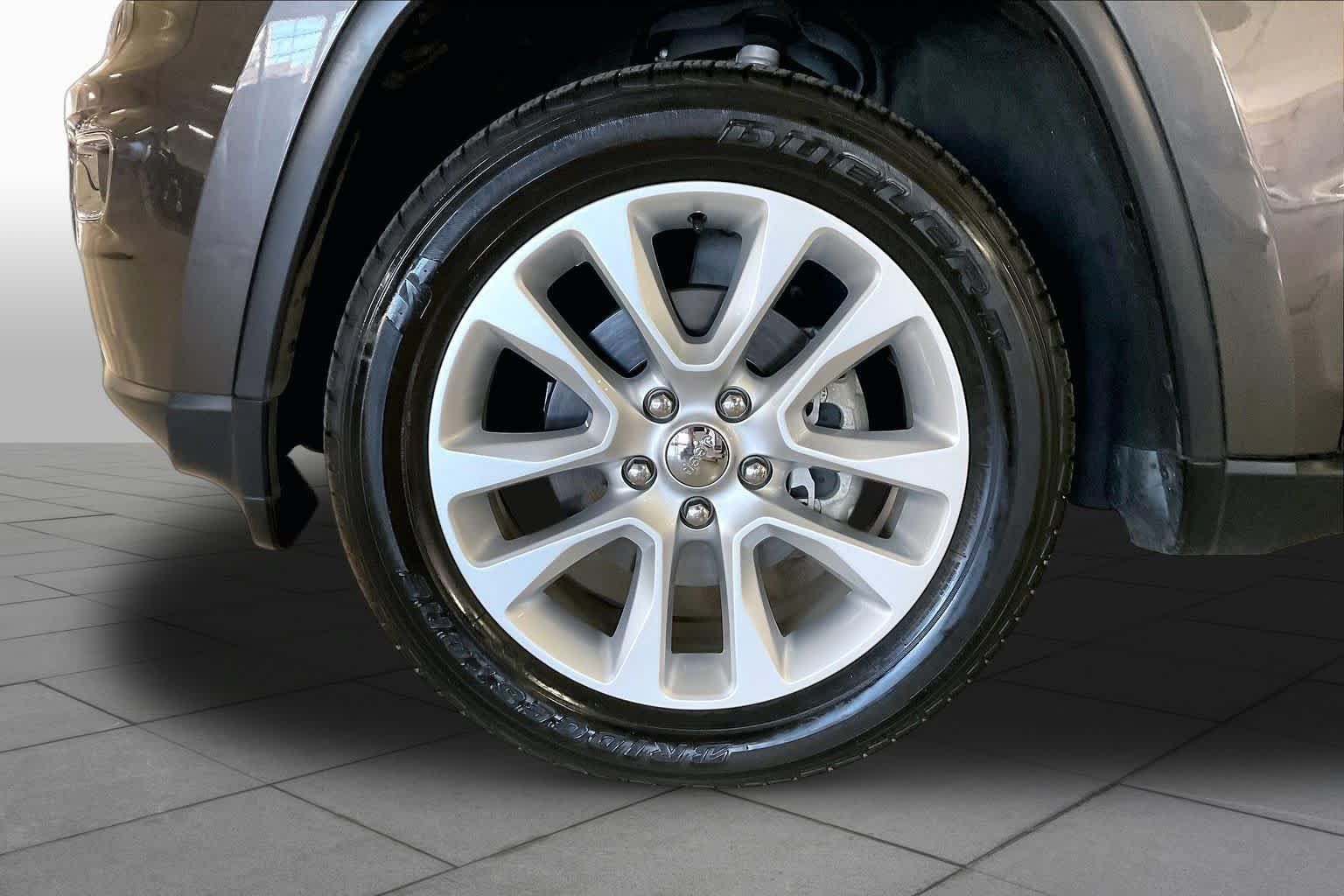 Used 2017 Jeep Grand Cherokee Limited RWD image 10