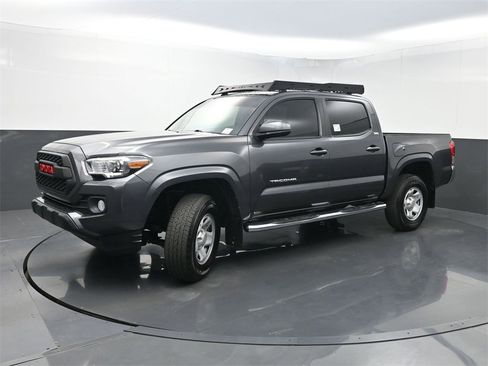 Used 2017 Toyota Tacoma SR5 image 19