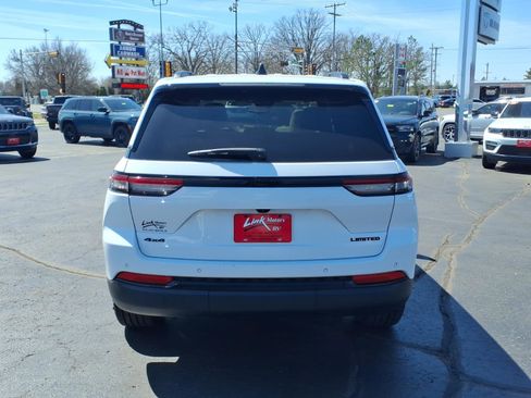 Used 2023 Jeep Grand Cherokee Limited w/ Black Appearance Package AWD/4WD image 5