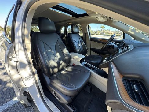 Used 2018 Lincoln MKC Select w/ Select Plus Package image 29